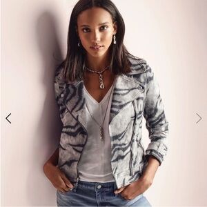 White House black market size 8 fits like M Zebra Print moto casual Jacket